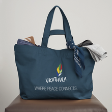 Laden Sie das Bild in den Galerie-Viewer, Recycelte Shopping Bag – Ukuthula - Tiefes Teal 