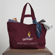 Laden Sie das Bild in den Galerie-Viewer, Recycelte Shopping Bag – Ukuthula - Burgunderrot